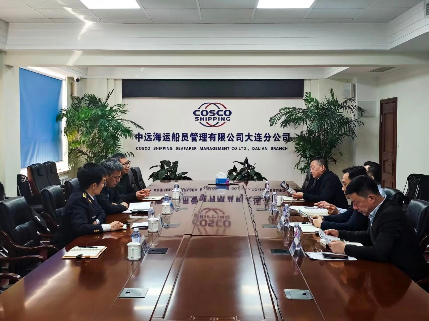 “职通未来” | bat365在线中国官网登录入口赴中远海运船员管理有限公司大连分公司开展校企交流活动